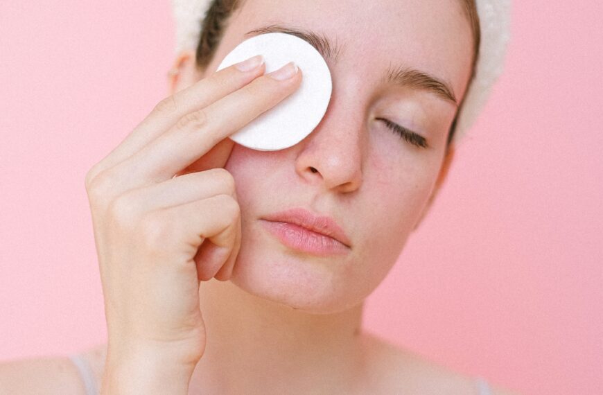 removing-spf-makeup-with-pad